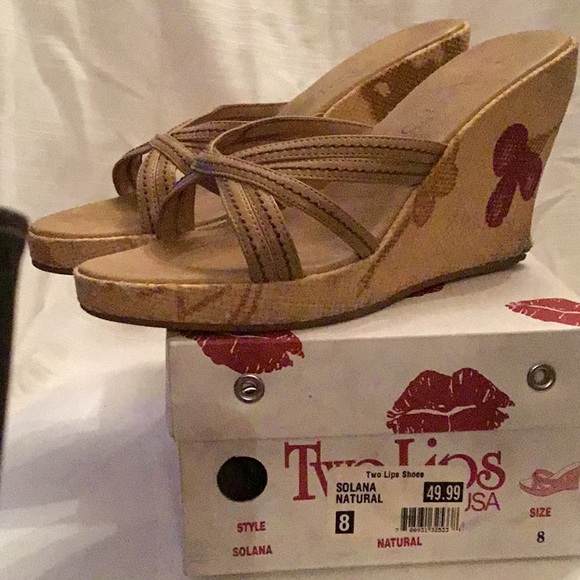 Two Lips Wedges - Picture 2 of 3